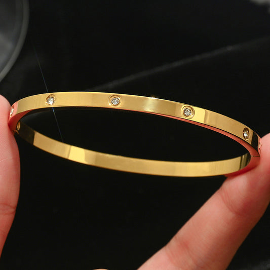 Minimal bangle