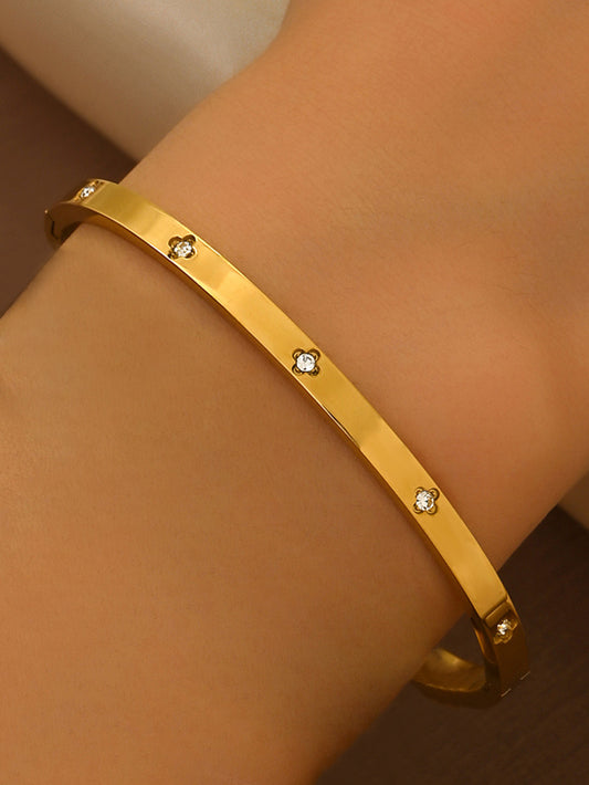 Minimal bangle