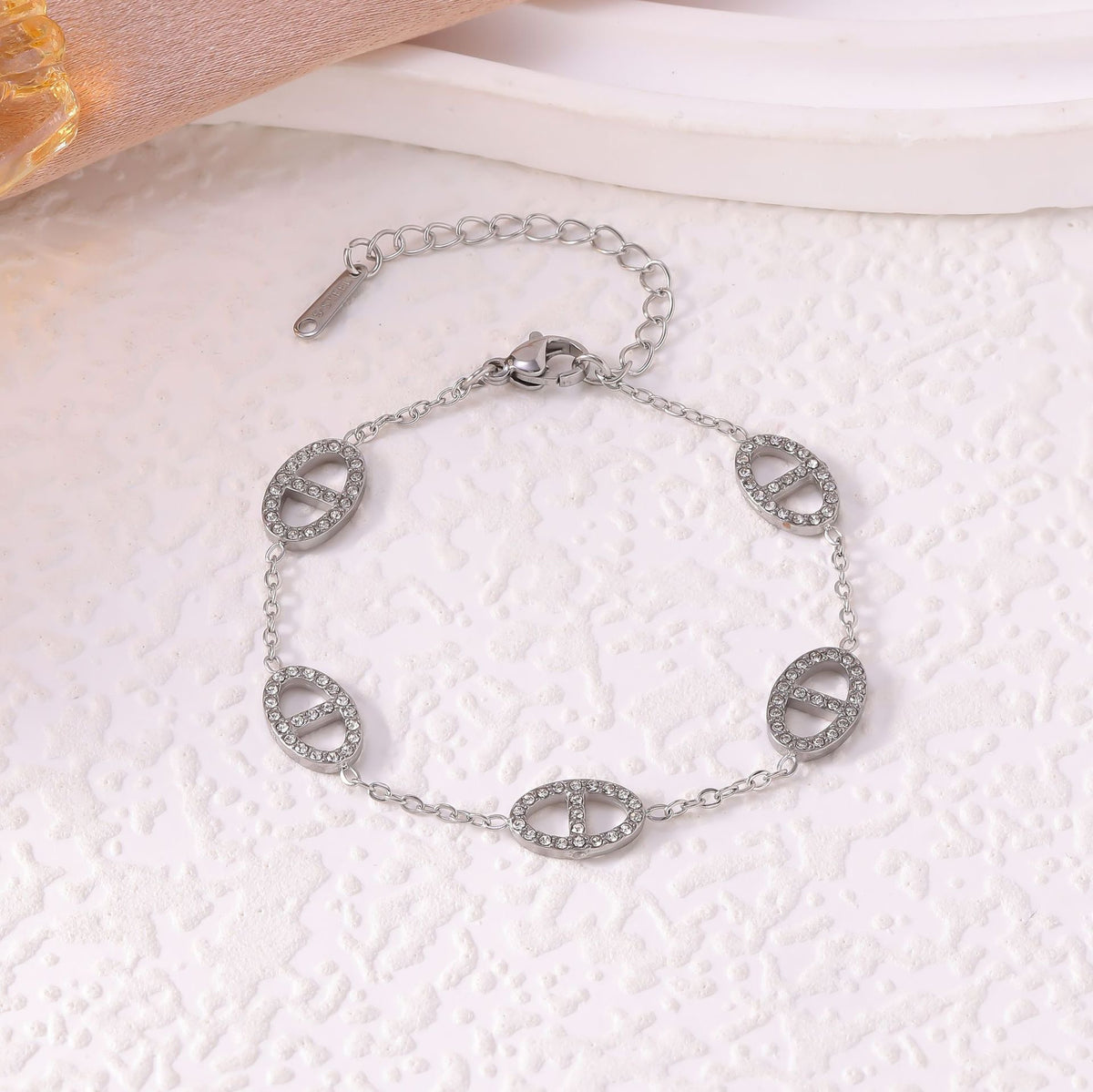Minimal bracelet