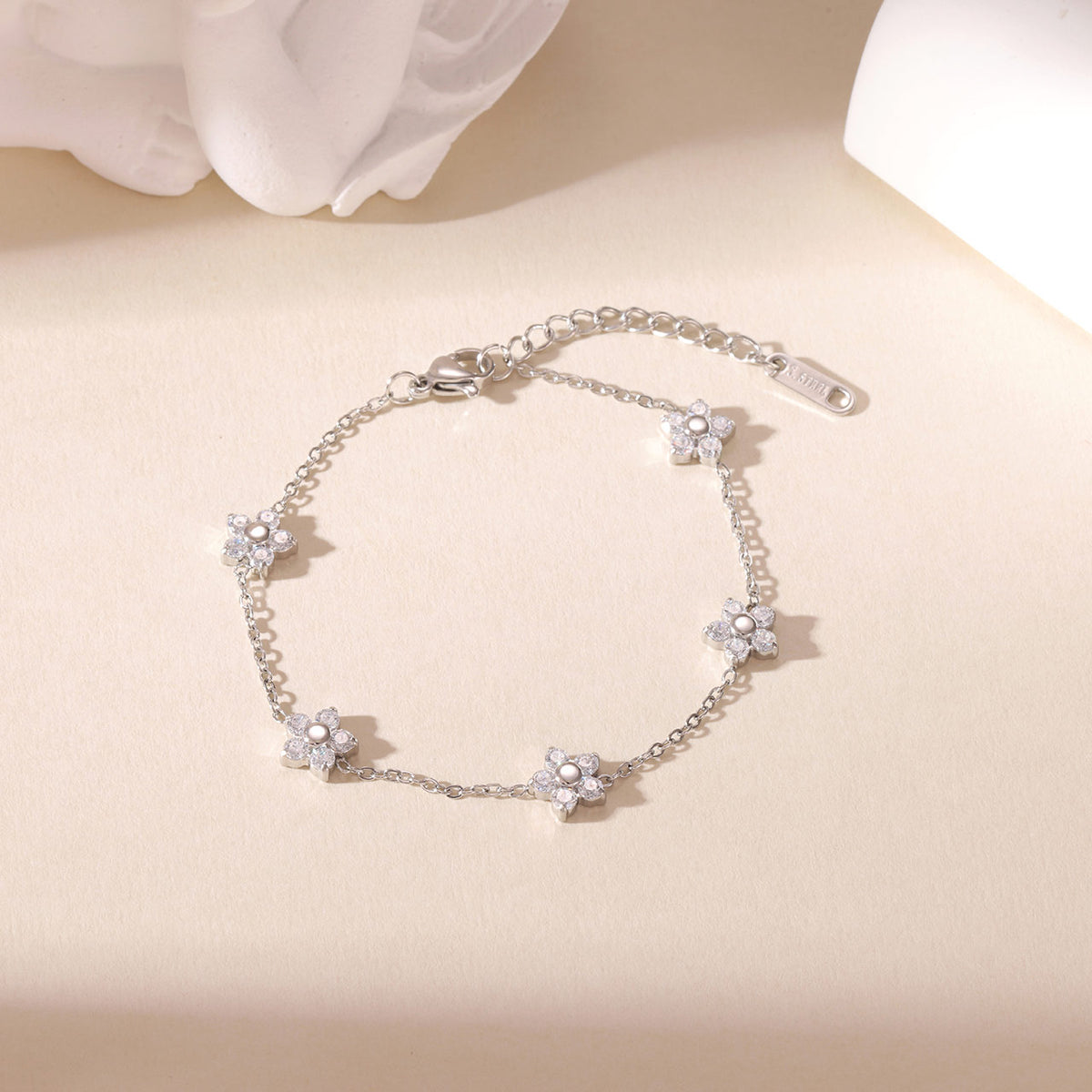 Minimal bracelet